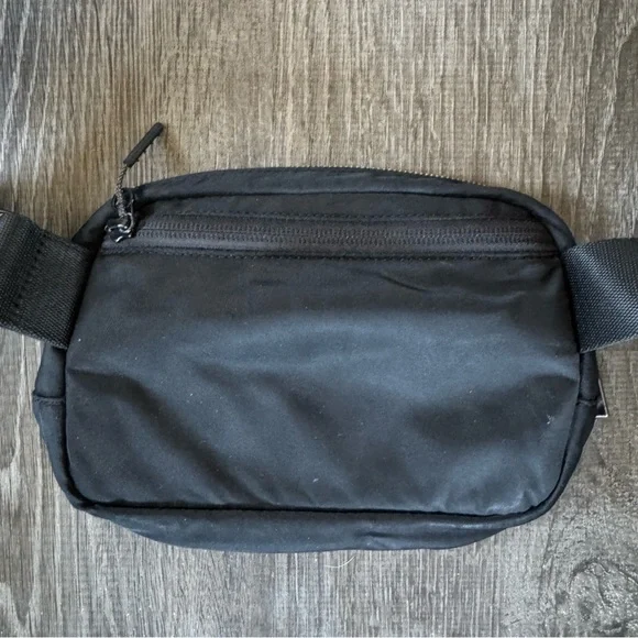 Lululemon Everywhere Belt Bag 1L - Picture 4 of 4